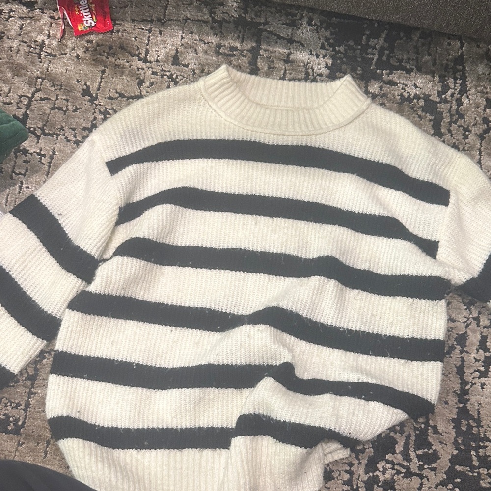 American Eagle Outfitters Black and White Striped Sweater